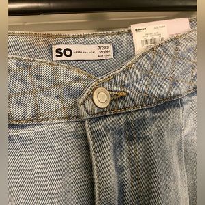 Juniors size 7 SO “Mom” Jeans